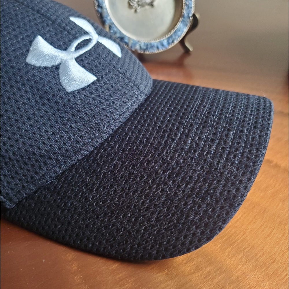 Under armour hat - Picture 8 of 9